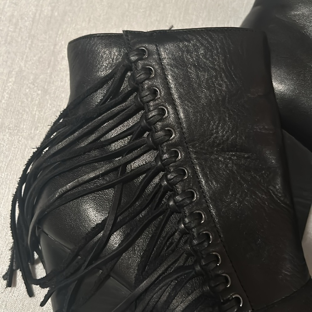 Aldo Women’s ‘Linsey’ Styled Ankle Heeled Booties Black w/ Tassels Size 7 - Picture 3 of 16